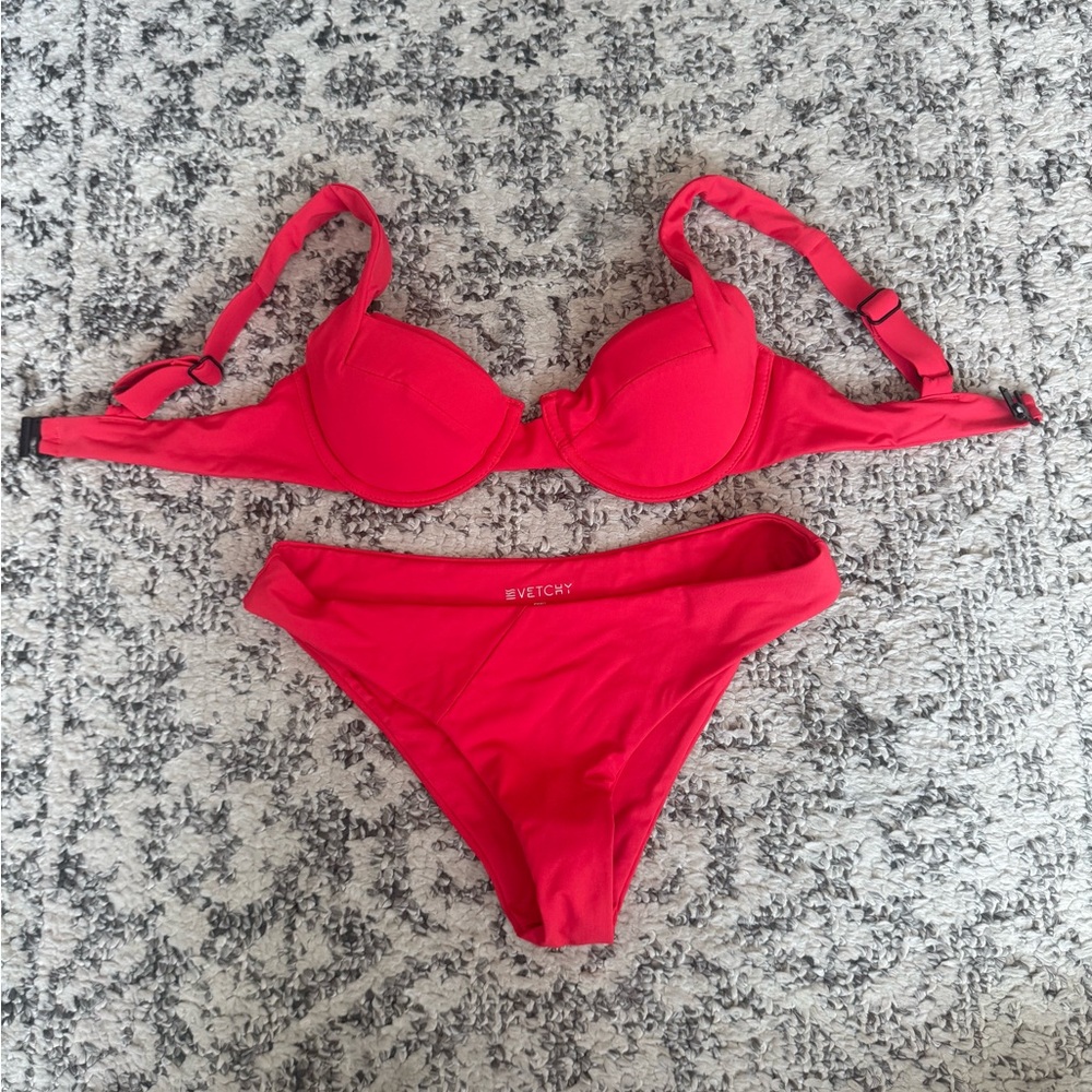 size SMALL brand new Vetchy bikini!
